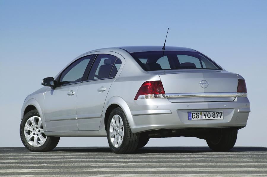  Opel Astra Sedan 2005 года  (фото 26 из 38)